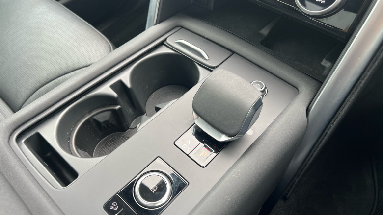 Land Rover Discovery 3.0 D300 R-Dynamic SE 5dr Auto Diesel Station Wagon